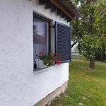 Aprolak - Erdohoez Koezeli Alpesi Fahaz, Paroknak Es Csaladoknak シャレー ザラカロシュ