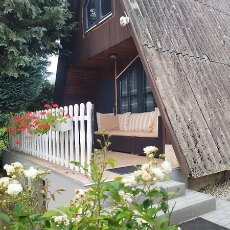 Aprólak - Erdőhöz Közeli Alpesi Faház, Pároknak és Családoknak *