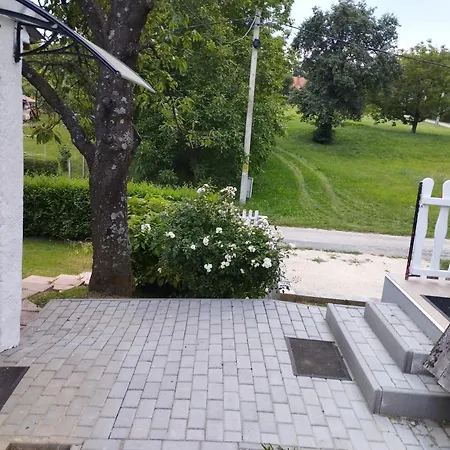 Aprolak - Erdohoez Koezeli Alpesi Fahaz, Paroknak Es Csaladoknak Шале *